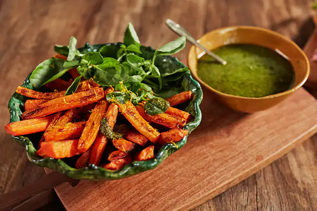 Cenoura assada com molho pesto