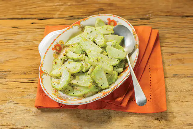 Chuchu refogado com orégano