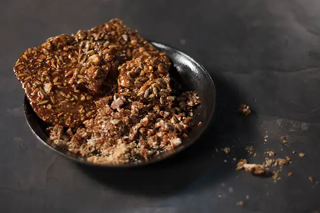 Crocante perfumado de castanha-de-caju