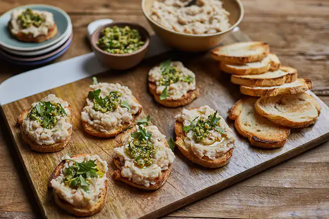 Crostini de feijão-branco
