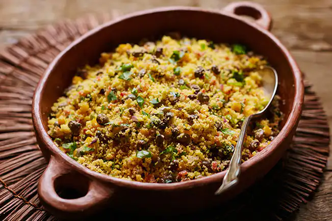 Cuscuz de milho com feijão-verde