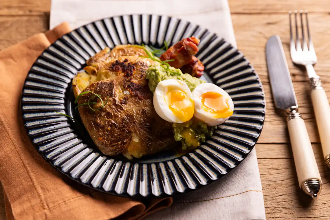 Disco de batata crocante com ovo e bacon