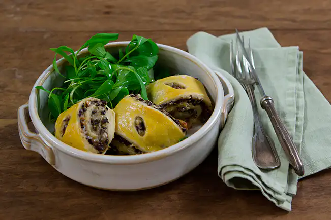 Enroladinho de parmesão com azeitona