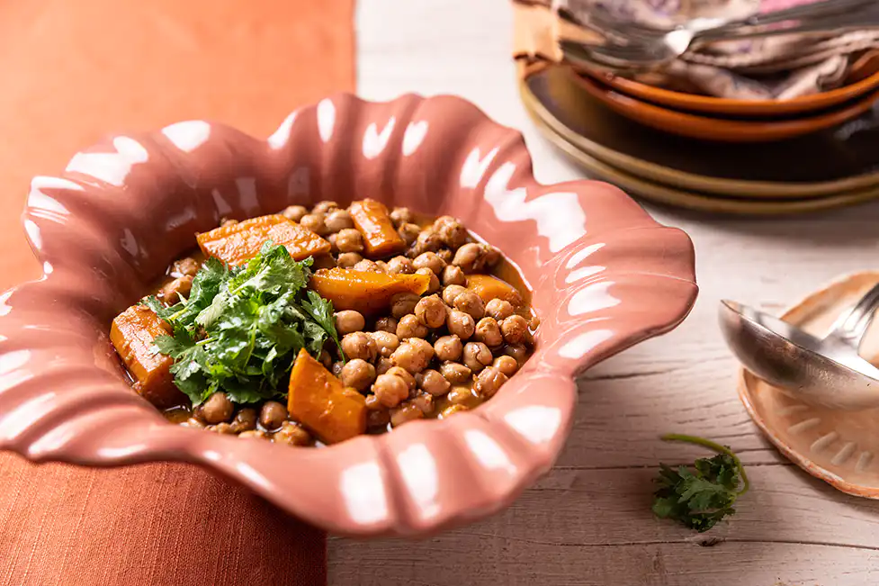 Ensopado de grão-de-bico com cenoura e especiarias