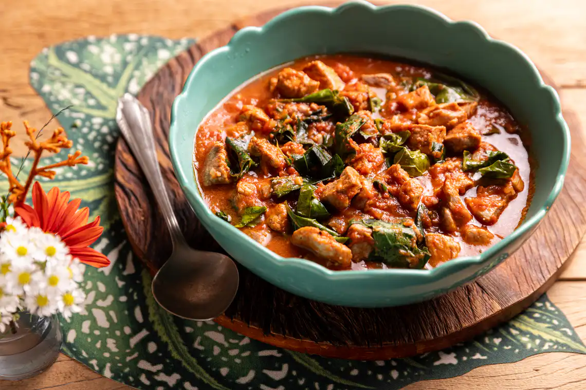 Ensopado rápido de filé mignon suíno e couve