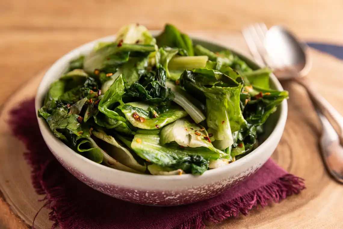 Escarola refogada com pimenta calabresa e laranja