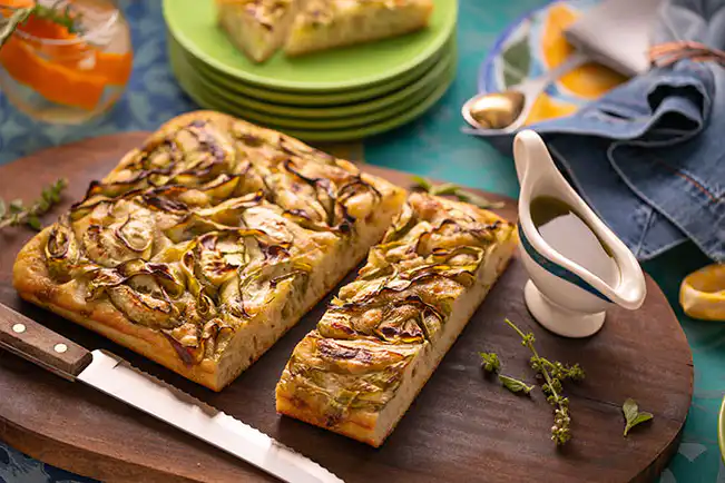 Focaccia de abobrinha com manjericão (sem sova)