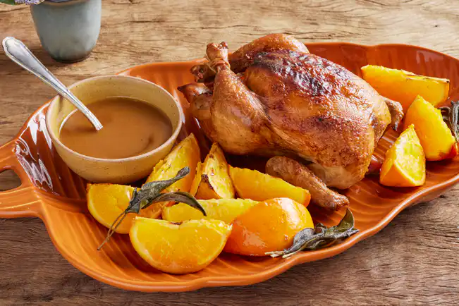 Frango assado com molho de laranja