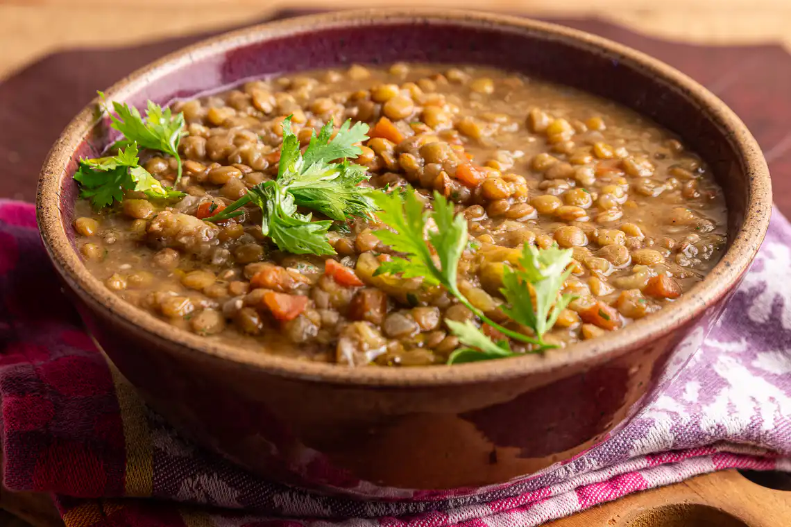 Lentilha com berinjela defumada na panela de pressão elétrica
