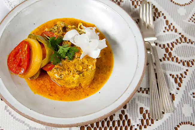 Moqueca baiana com leite de coco caseiro