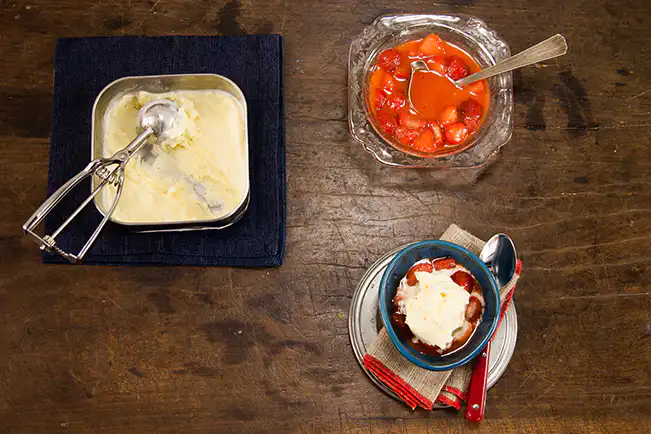 Morango flambado com sorvete de creme