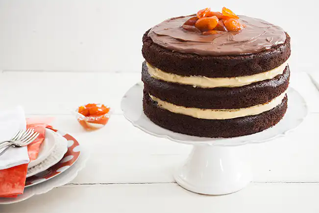 Naked cake de chocolate com compota de laranjinha kinkan