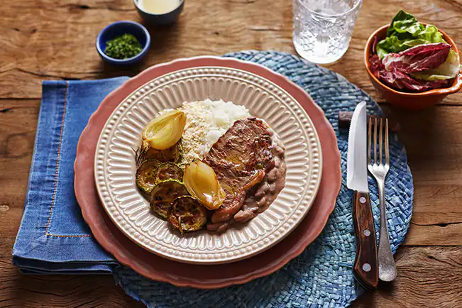 Pê-efe de bife com abobrinha assada