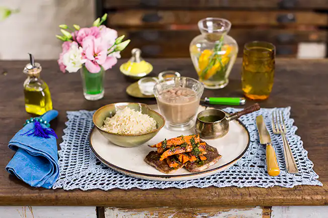 Pê-efe de bife de contrafilé com cenoura assada