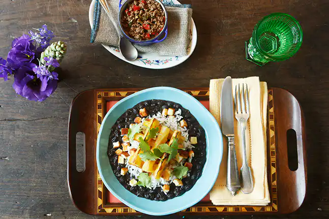 Pê-efe de carne moída com palitos de mandioca assada