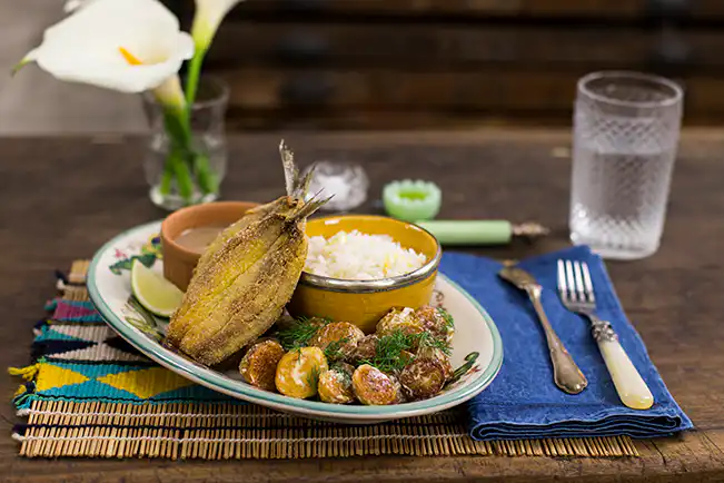 Pê-efe de sardinha com salada de batata assada