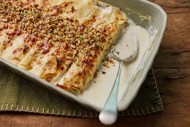 Panqueca de carne com molho branco