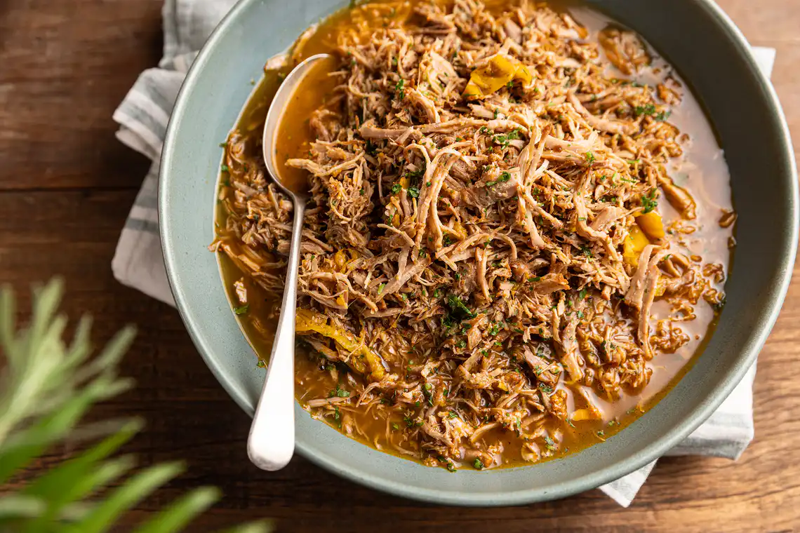 Pernil desfiado com pimentão e páprica na pressão