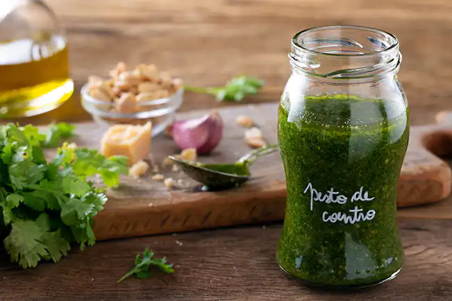 Pesto de coentro com amendoim