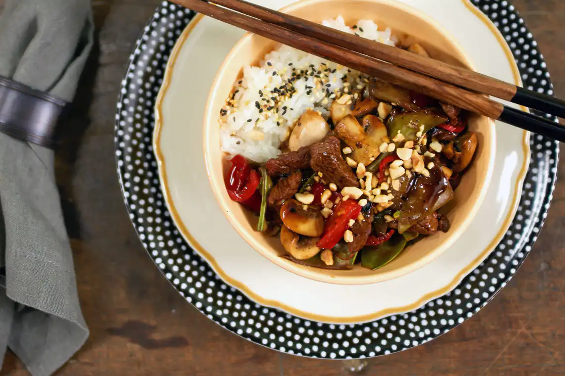 Picadinho oriental com arroz moti