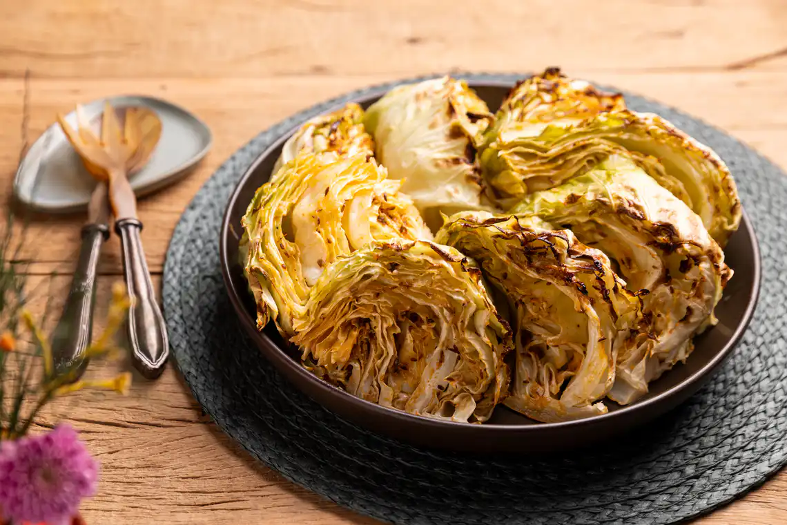 Repolho assado com cominho e páprica