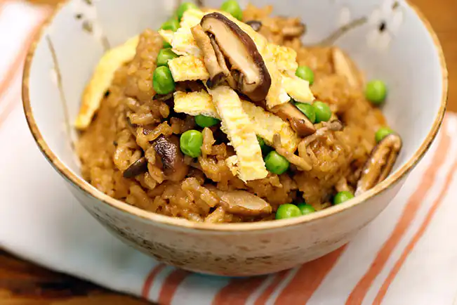 Risoto japonês com cogumelos