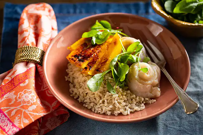 Roseta de peixe com manga grelhada