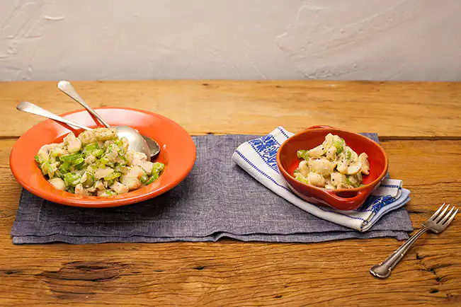 Salada de cogumelos frescos com salsão