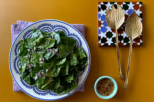 Salada de couve com vinagrete de laranja