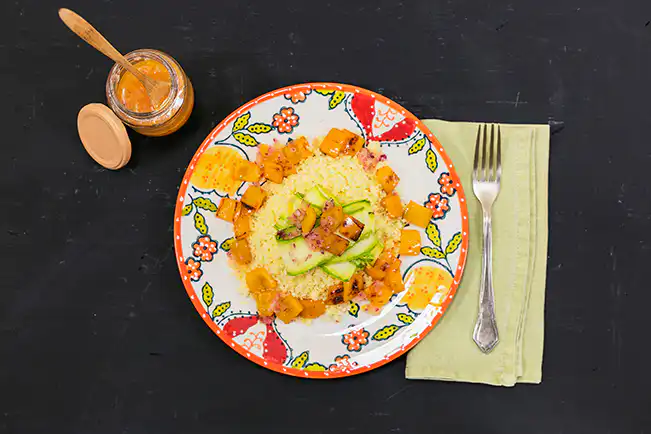 Salada de cuscuz marroquino com abobrinha e pimentão