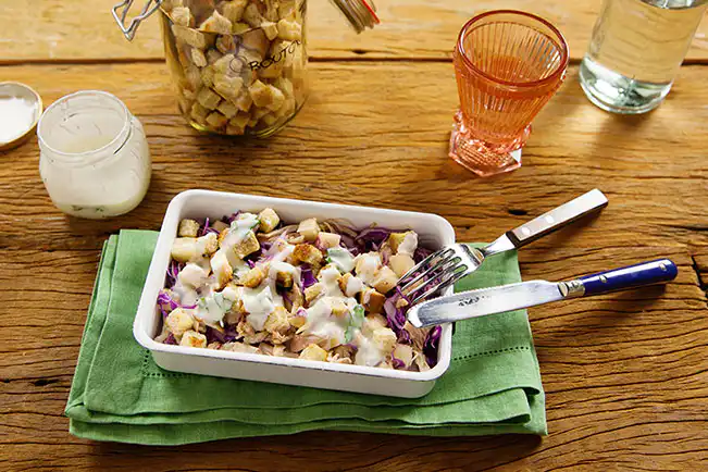 Salada de frango com repolho e abacaxi