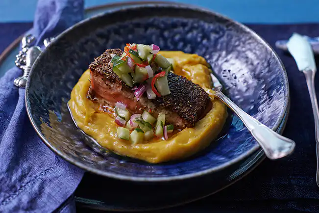 Salmão em crosta de ervas