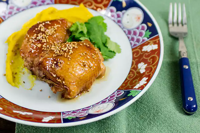 Sobrecoxa de frango agridoce