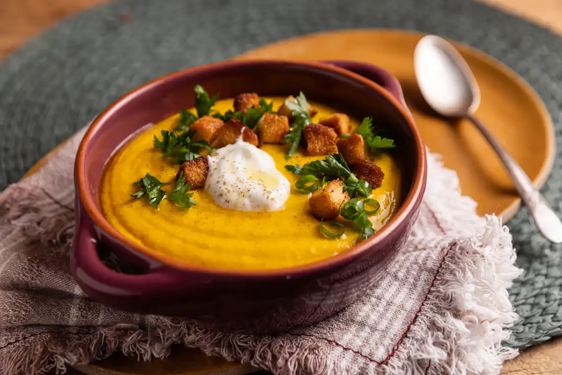Sopa de cenoura assada na Air Fryer da Rita Lobo com leite de coco