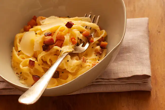 Talharim à carbonara em uma panela só