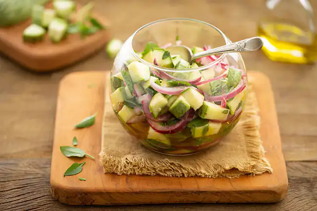 Vinagrete de abobrinha com manjericão